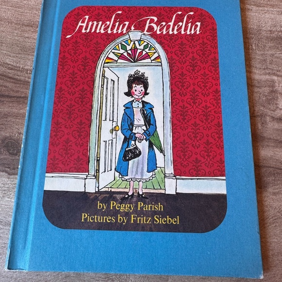 Amelia Bedelia VTG Book 1st Edition by Peggy Parish Blue & Red Hardcover RARE - Picture 1 of 7